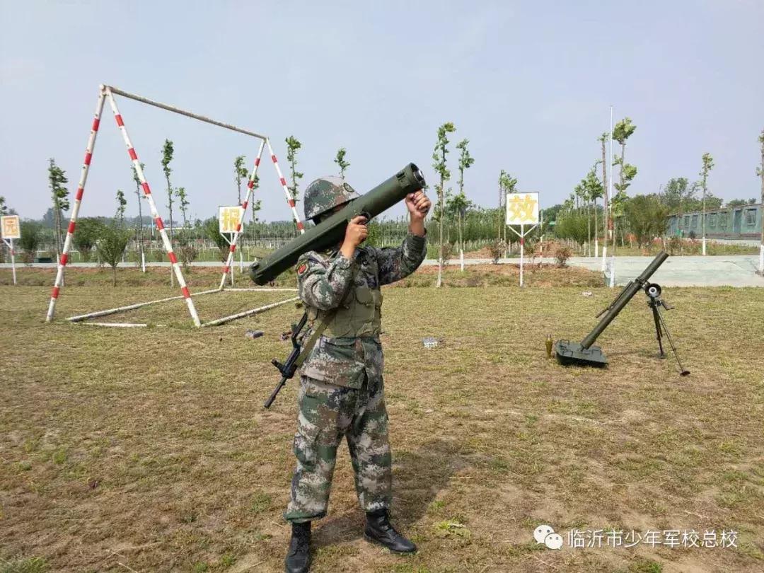 少儿军事夏令营暑假班,军事夏令营助力孩子们实现蜕变