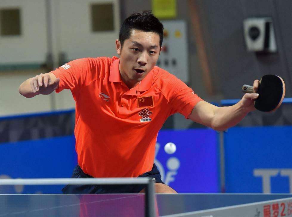 直板反手晃撇技术演示,乒乓正手发球晃撇教程