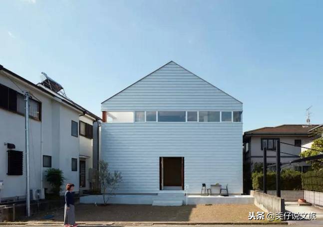 让人惊呆的篮球比赛,篮球场和足球场冲突对比