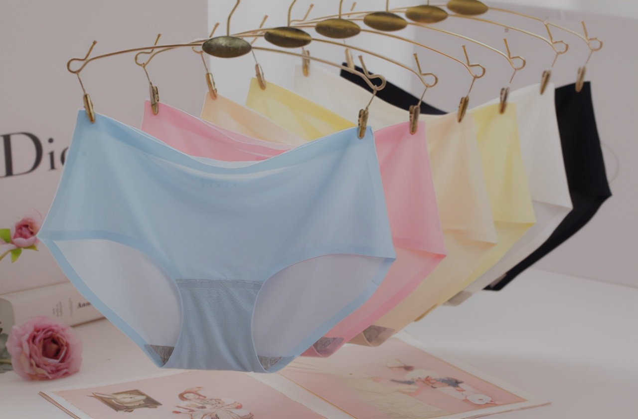 短裤上有黄色分泌物是正常吗,为何女性裤子有尿味