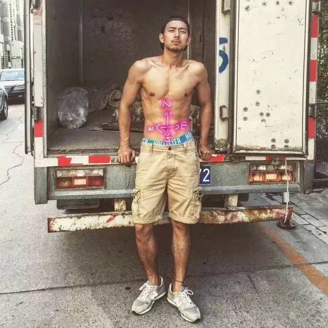 李现200斤未p照片曝光：你以为的腹肌男神，其实是自律狂魔