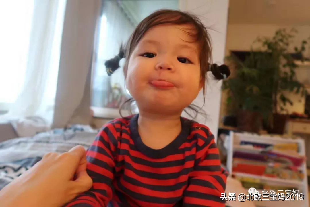 妮妮同款公主发型,最简单好学的三岁妮妮发型