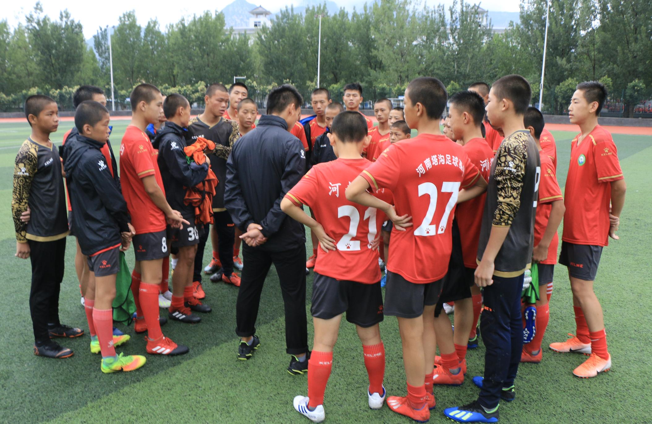 少林足球用身体挡球,少林足球真的有那么棒吗