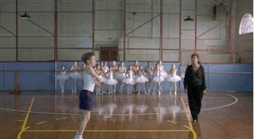 乔治小王子被嘲笑,乔治小王子跳舞