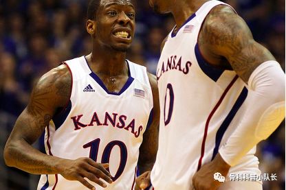 打篮球崴脚怎么处理热敷还是冷敷,崴脚超过48小时是热敷还是冷敷