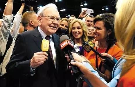 解密股神巴菲特式的投资心理,股神巴菲特睡觉挣钱的名言