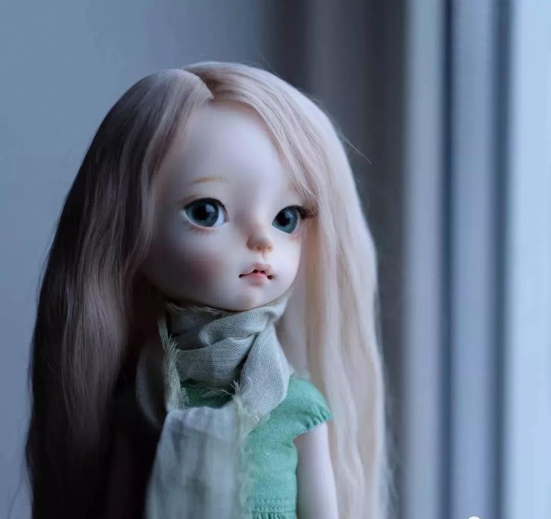 恨不能把她的芭比娃衣穿上自己身上......