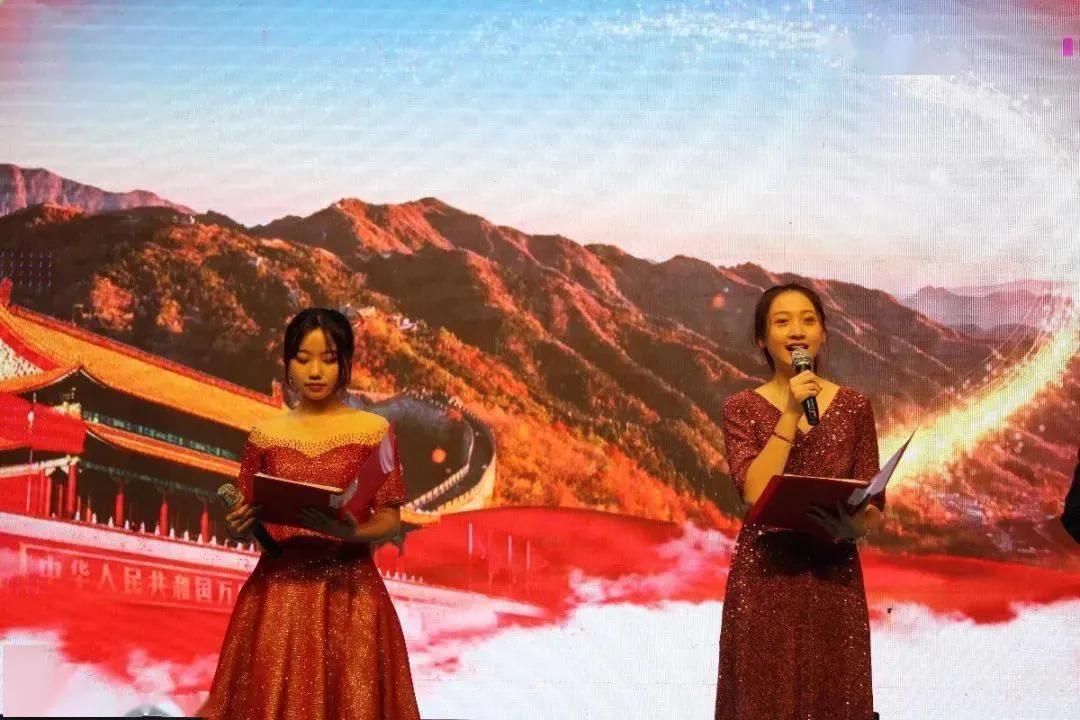 为盘锦市第二高级中学朗诵会所写的主持人串词