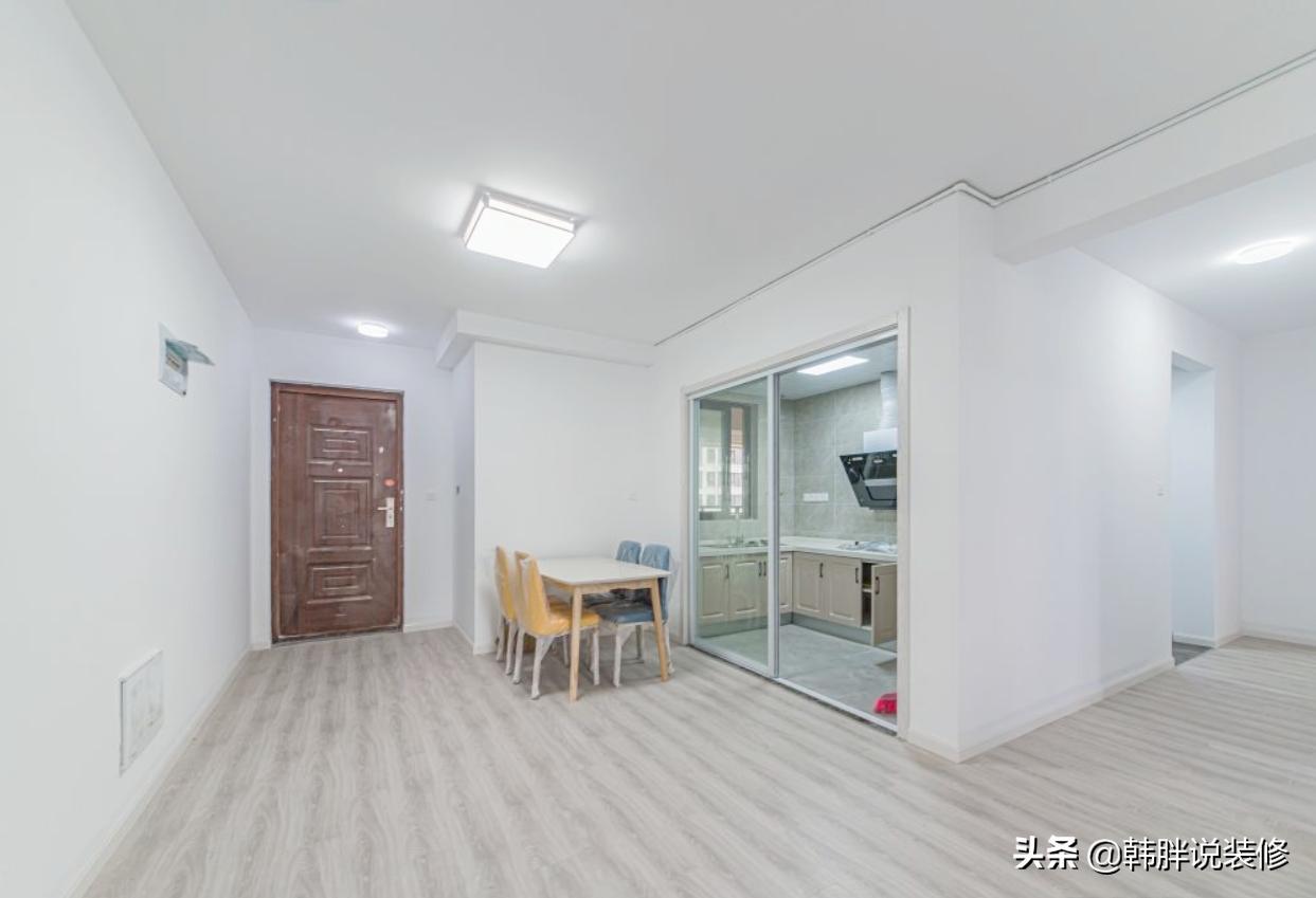 这才是真正的穷装，102㎡硬装带家具共5万，可以用家徒四壁来形容