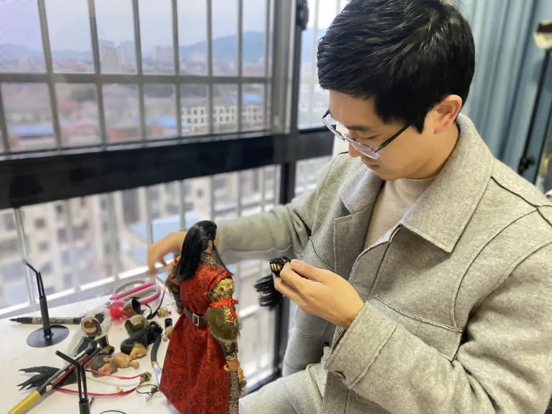 内蒙小伙改造三国人偶，一个卖上万，征服日韩三国迷