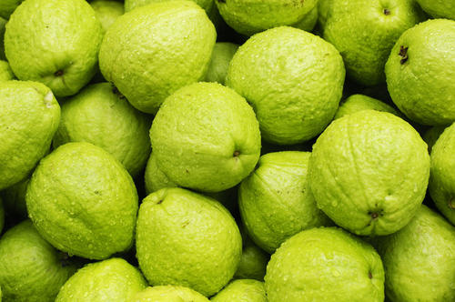 它外面像不熟的，里面像西瓜，广东人喊它“鸡屎果”，你吃过吗？