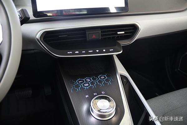 吉利超豪华概念车亮相,吉利首款超a级家轿