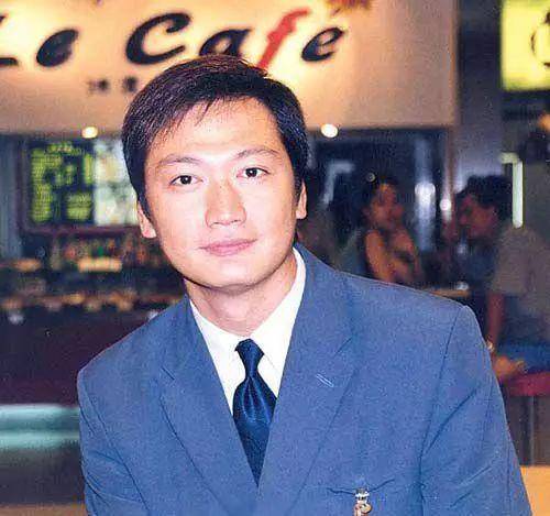 师奶杀手第一人因婚外情事业尽毁因下厨切伤手去医院打碎伤风针