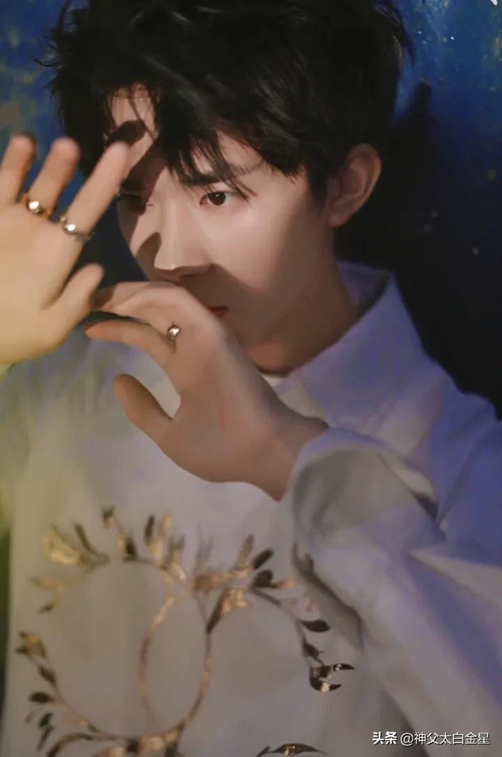 超帅混剪易烊千玺,易烊千玺肖战谁帅