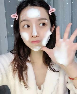 绮玑：黄圣依代言的“氨基酸早晚洗面奶”温和不紧绷，敏感肌适用