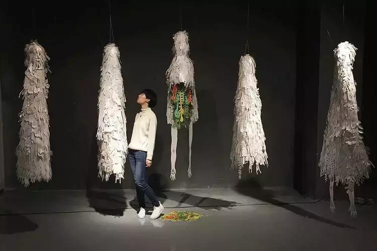 90后女学生解剖课,90后女孩上解剖课