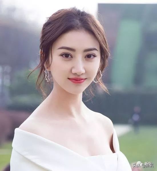 景甜修复之后的双眼皮是多宽,景甜修复后的双眼皮多宽