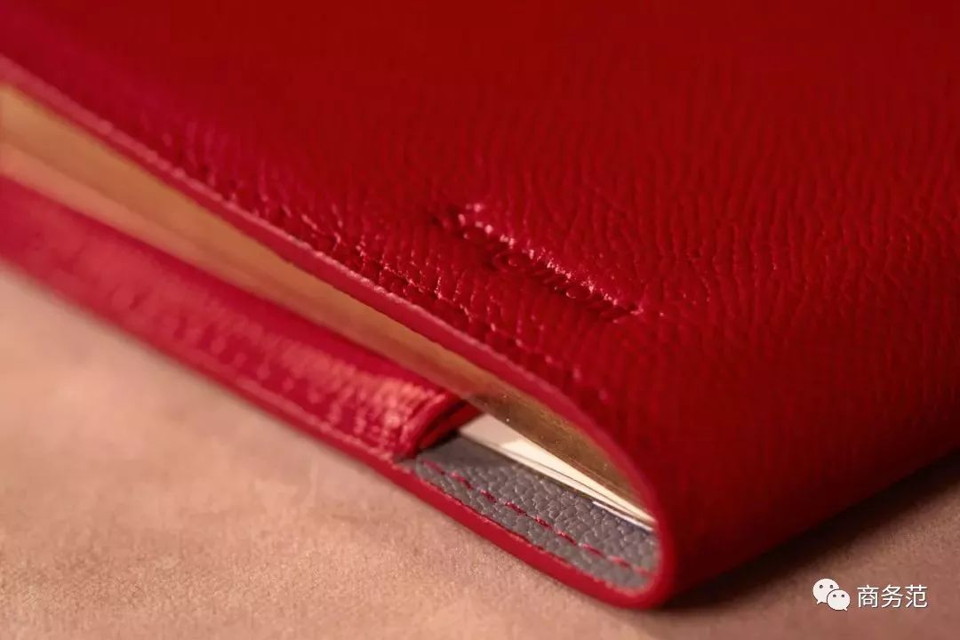 鼠年的女人买什么色的包包好,大牌鼠年限量款包包