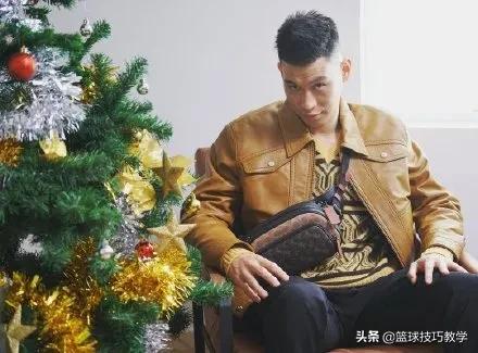 林书豪在中国打算修多少篮球场,林书豪生涯之路