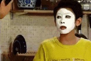 盲目护肤只会让你的皮肤越来越糟,20岁以后你的护肤应该更加严谨了