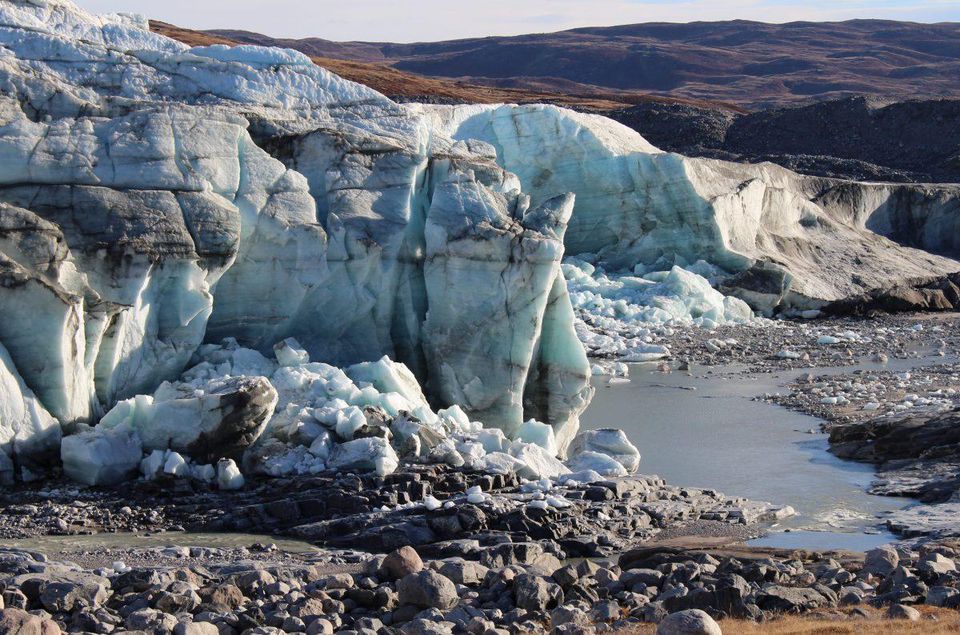 格陵兰冰川一天融化120亿吨,格陵兰岛冰盖巨厚是主要原因