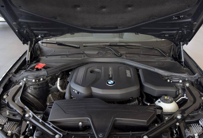 宝马2系敞篷车值不值得买代步,11万公里的宝马2系敞篷值得入手吗