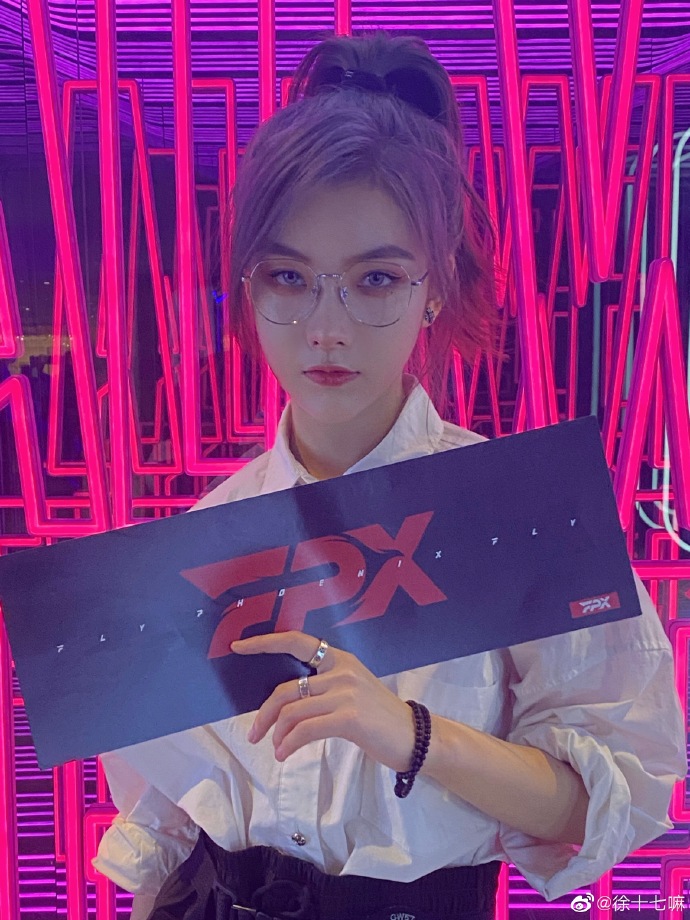 徐诗琪与uzi,徐诗琪lpl开幕式跳舞