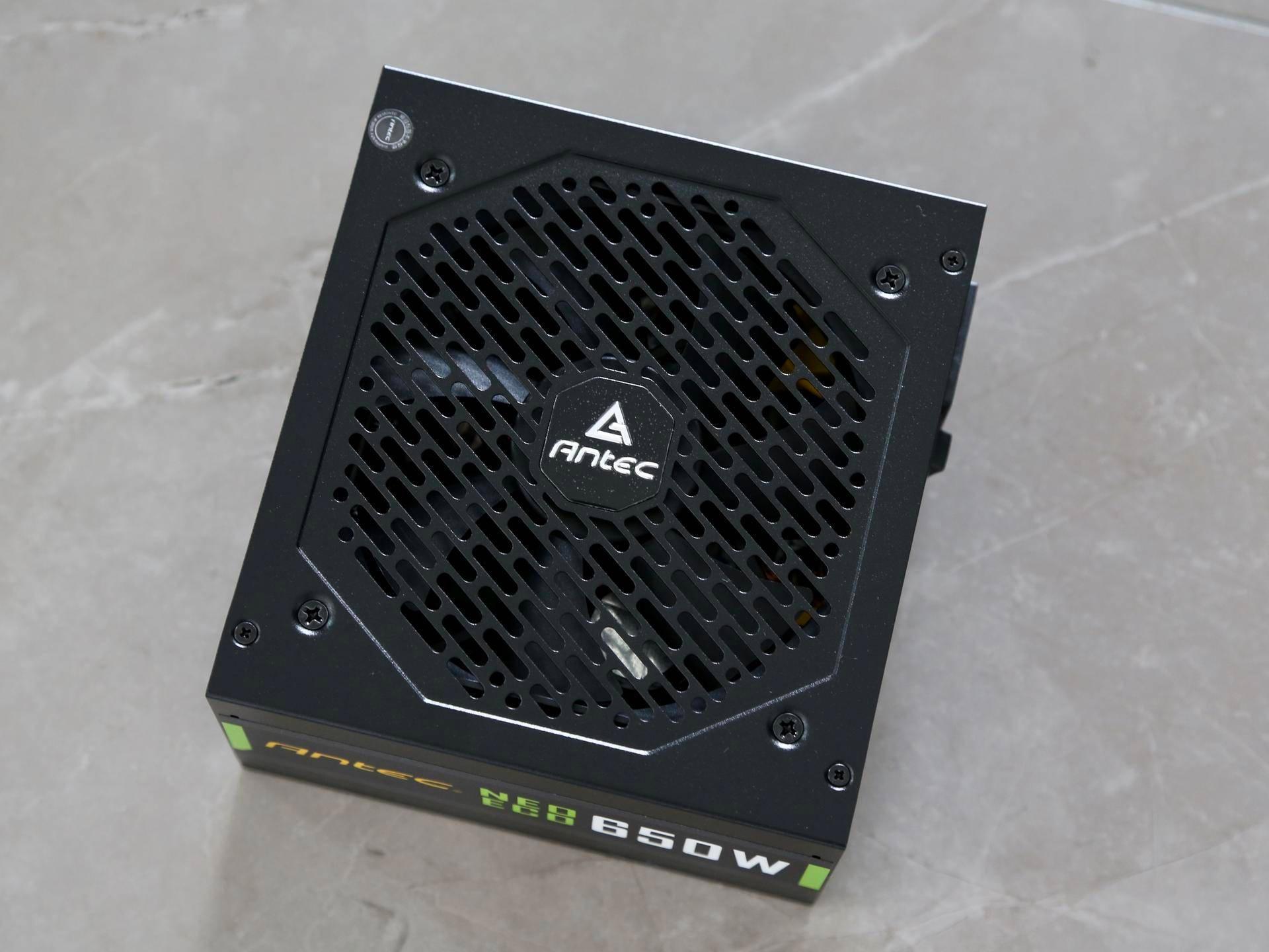 为刚踏入社会的小兄弟，配了一台高颜值散热好的FLUX平台主机