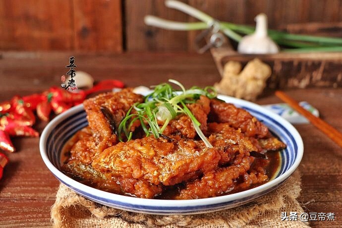 带鱼炸后怎么烧好吃又简单,带鱼的做法不用炸最好吃