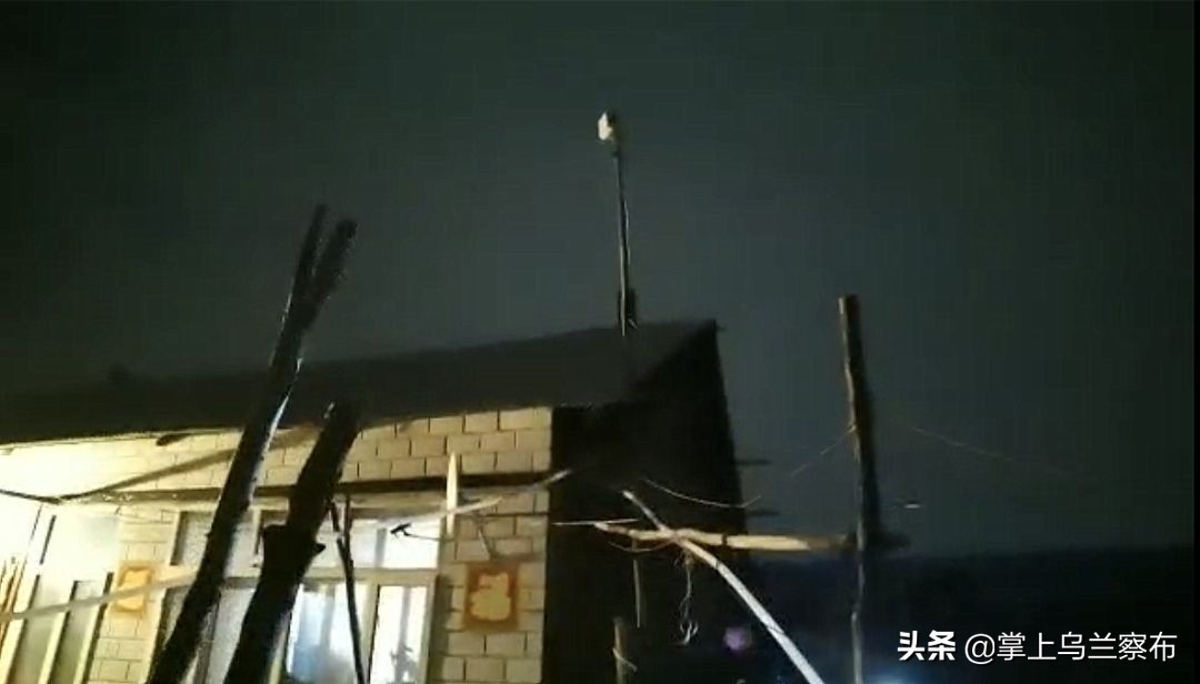 内蒙古通信行业突击小分队雪原急驰10小时帮助学生解决信号问题