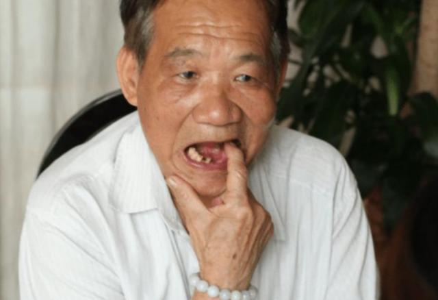 为啥老人身上总有一股味？建议：50岁后远离3个习惯，老了或没味