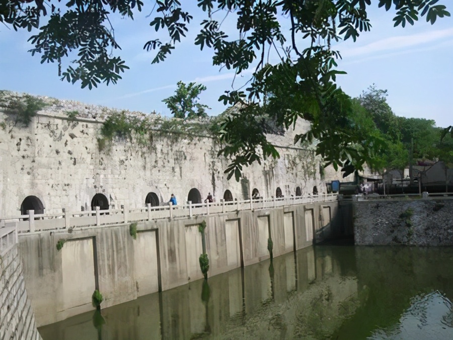 南京“老门西”颜料坊出土一只木屐，破解了唐代木屐的形状之谜