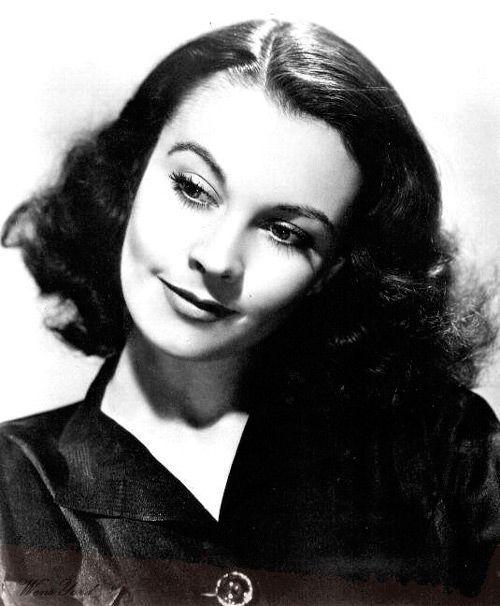 她是时尚界大V，交往过7个男人却终身未嫁，女人梦想拥有她的包包