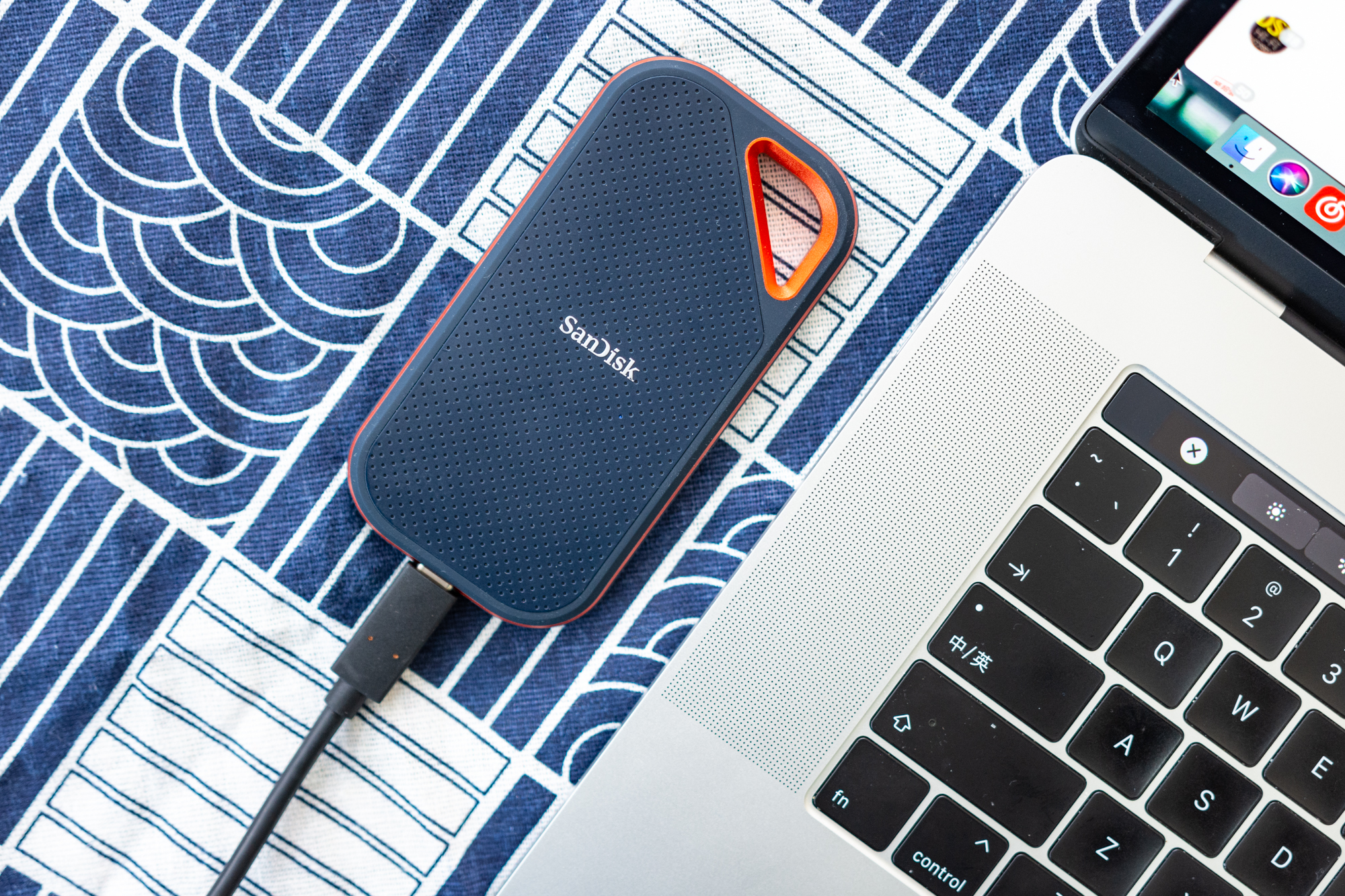 千兆传输速度移动硬盘,闪迪至尊高速固态硬盘4k读写速度