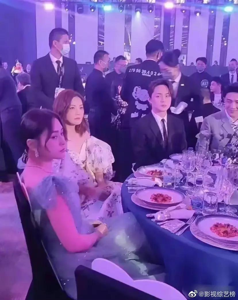 芭莎慈善夜：杨幂，宋茜，baby，陈伟霆，杨洋，朱一龙，周深