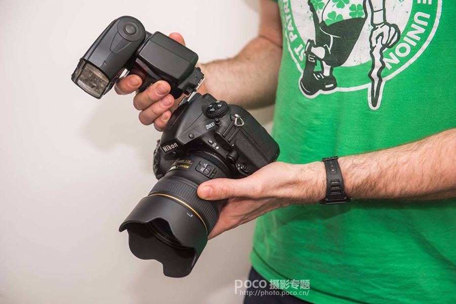 摄影师必备的便宜闪光灯,摄影师该不该有自己的一套闪光灯