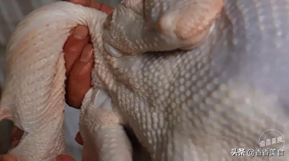 刀剁斧劈棒子夯，吃个鸡搁得住这样？