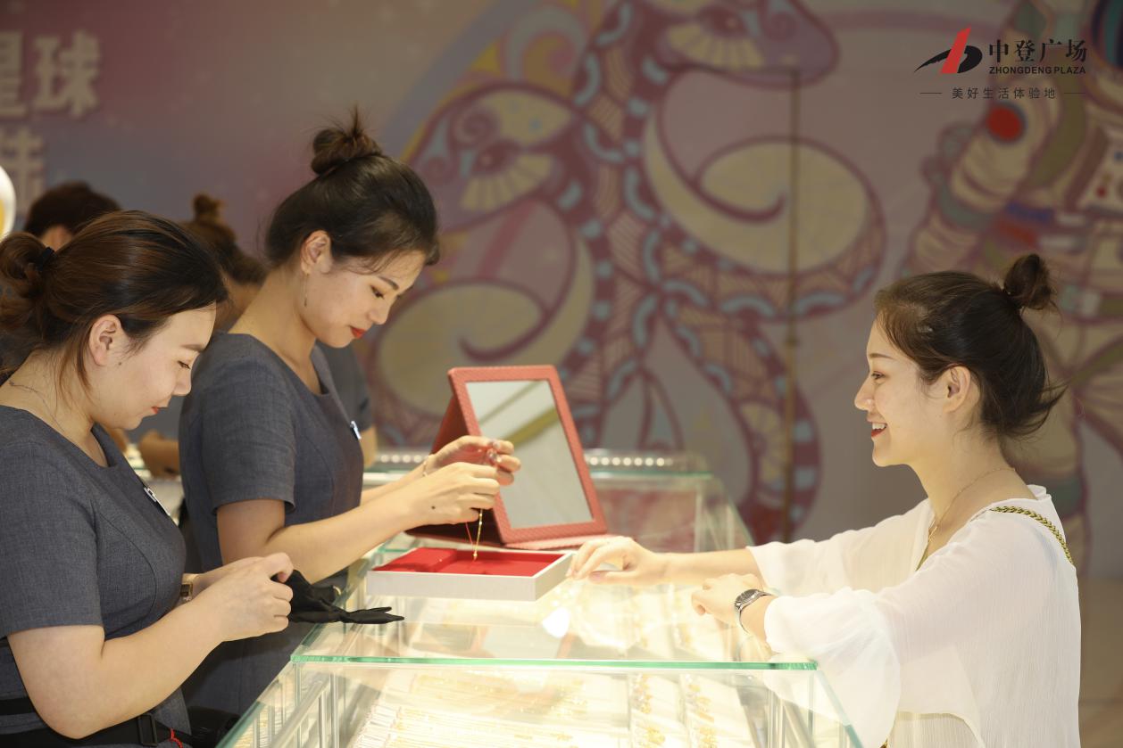 中登广场711盛大启幕潮YOUNG星球登陆北城