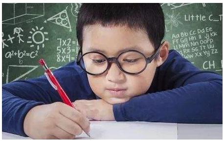 开眼镜店一个月正常赚多少钱,90后的小伙月入百万的赚钱模式