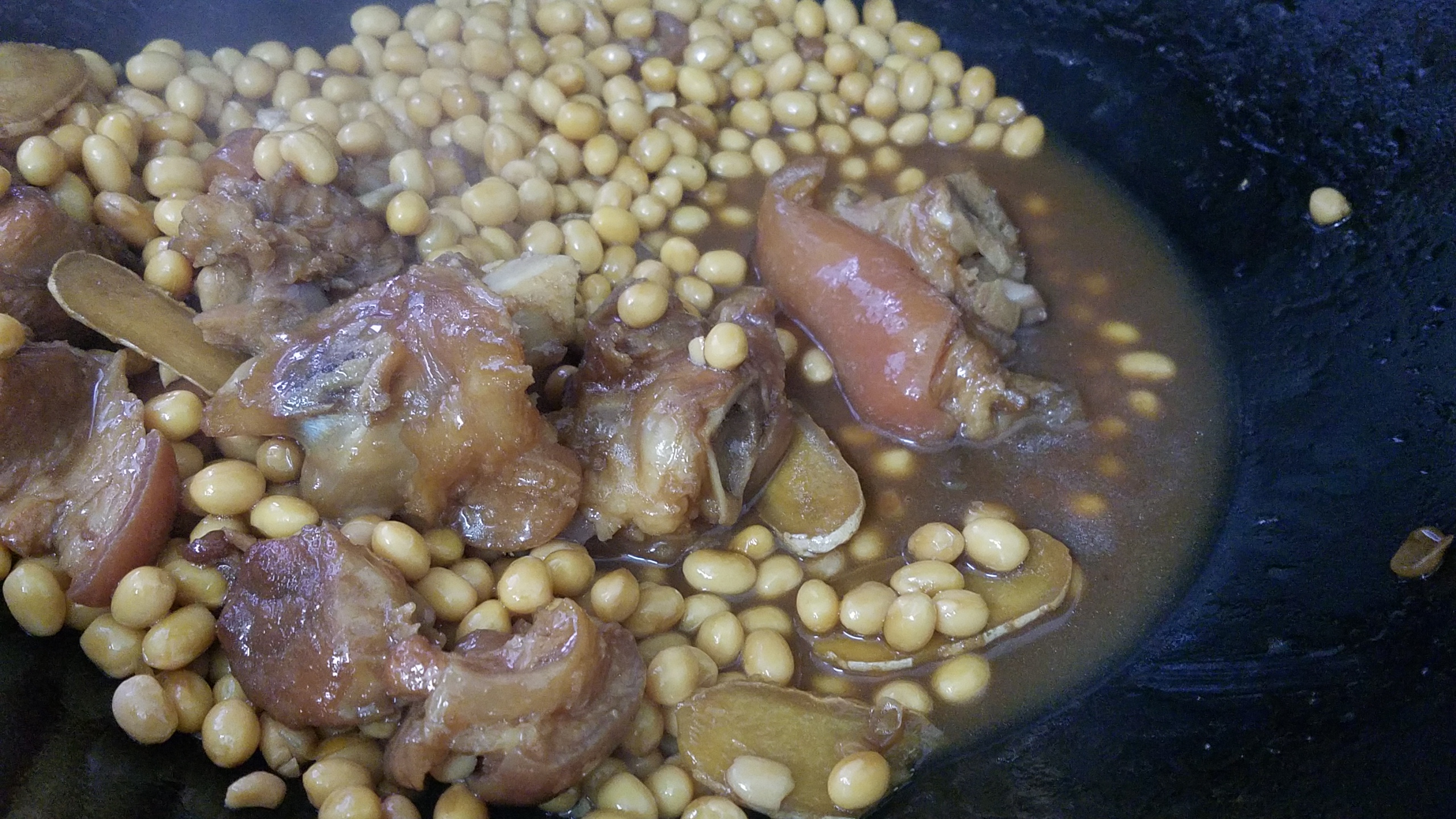 猪脚炖黄豆的做法老东北美食,猪脚黄豆炖竹笋广东