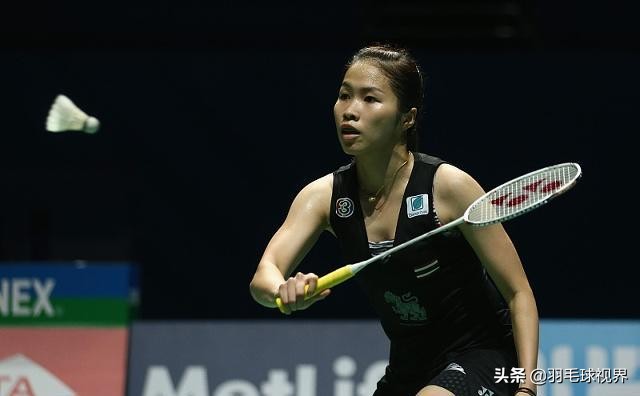 我们打羽毛球，彼此之间有一个“桥”，就是我们用手握着的球拍