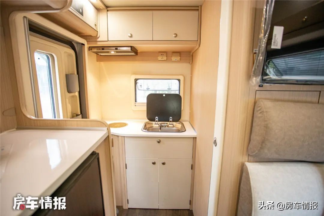 30万左右的可睡4个成人的四驱房车,20万能买什么重型房车