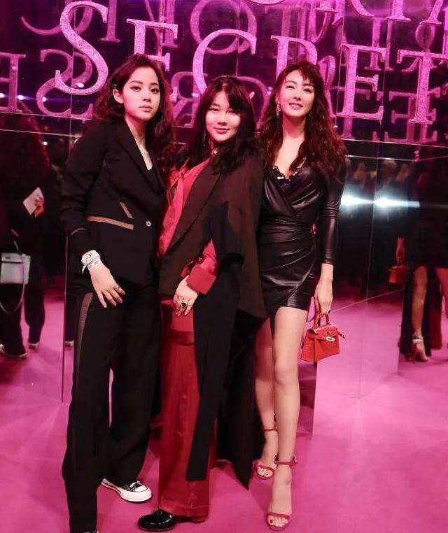 穿着大码女装的杨天真乘风破浪|艾问人物