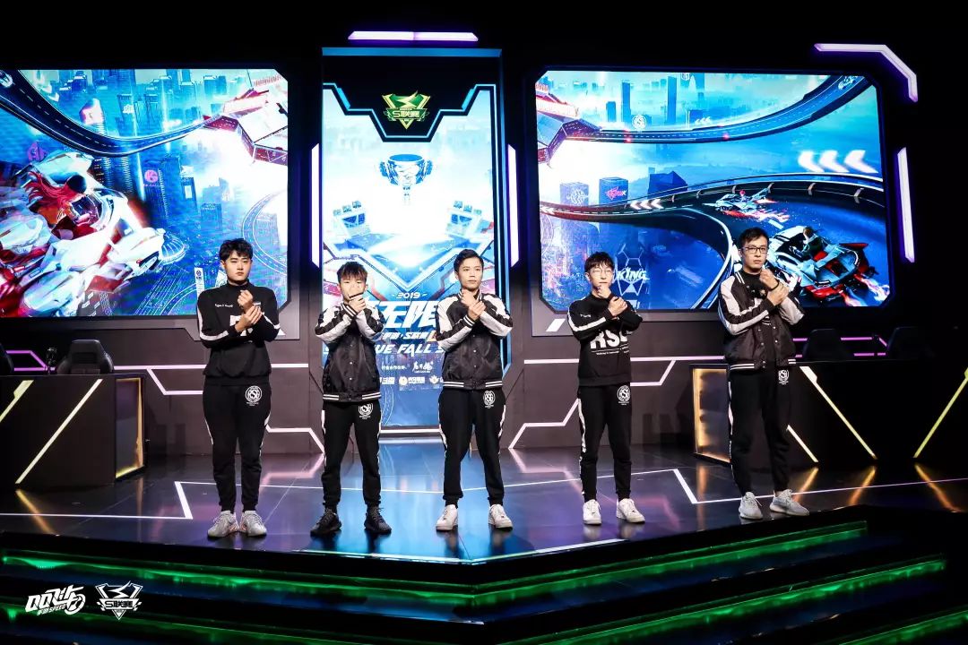 S联赛粉丝汇No.1-为RSG打call的古风女孩