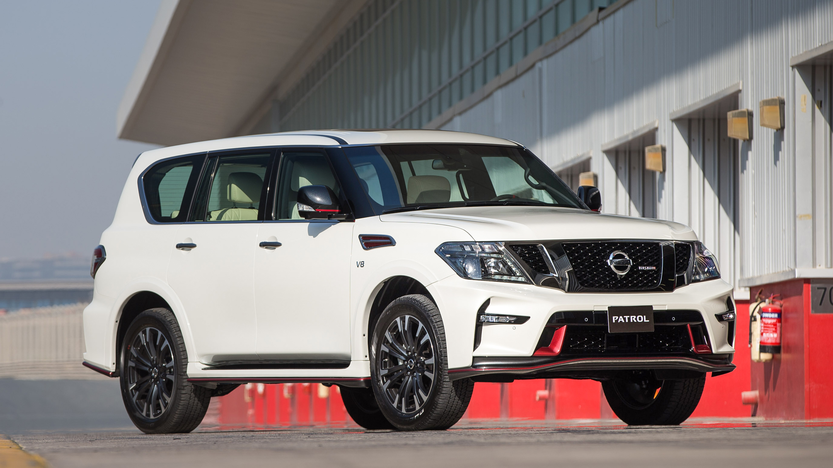 日产途乐vs丰田陆巡越野视频,日产途乐和丰田陆巡哪一款车更大