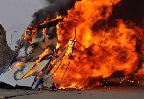 有的地方为什么要拆彩钢瓦房子,2600平米的彩钢棚拆除需要多少钱