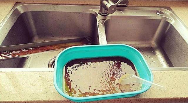 油烟机凝固的废油怎么处理,油烟机的废油别再倒掉了