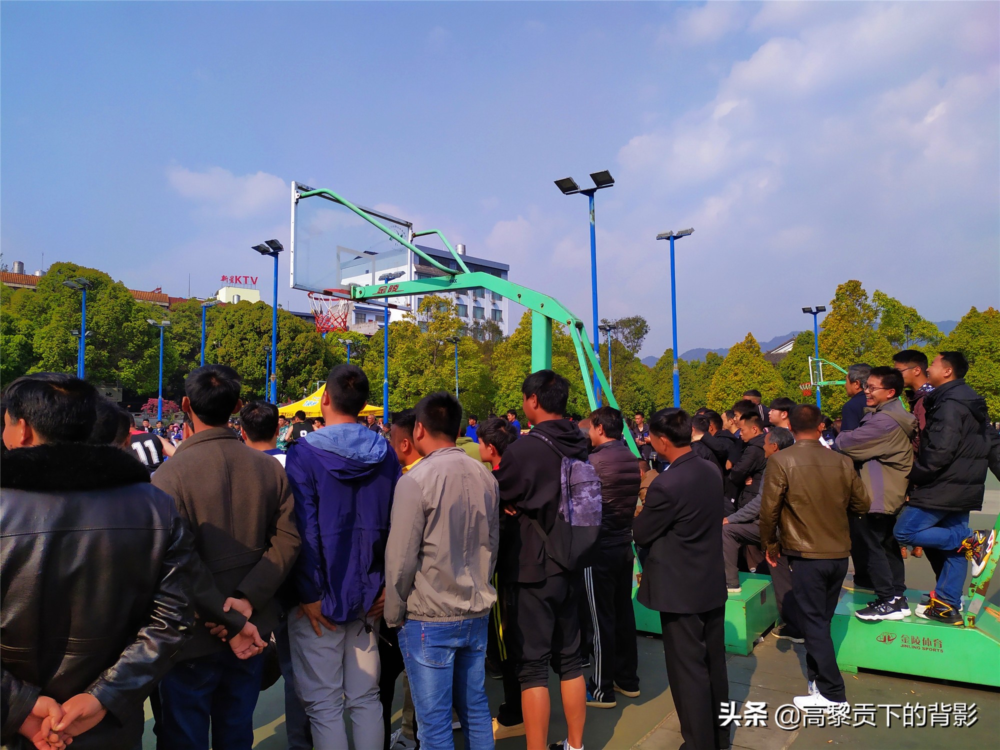 云南腾冲偶遇篮球赛顺便看看腾冲的体育设施如何？