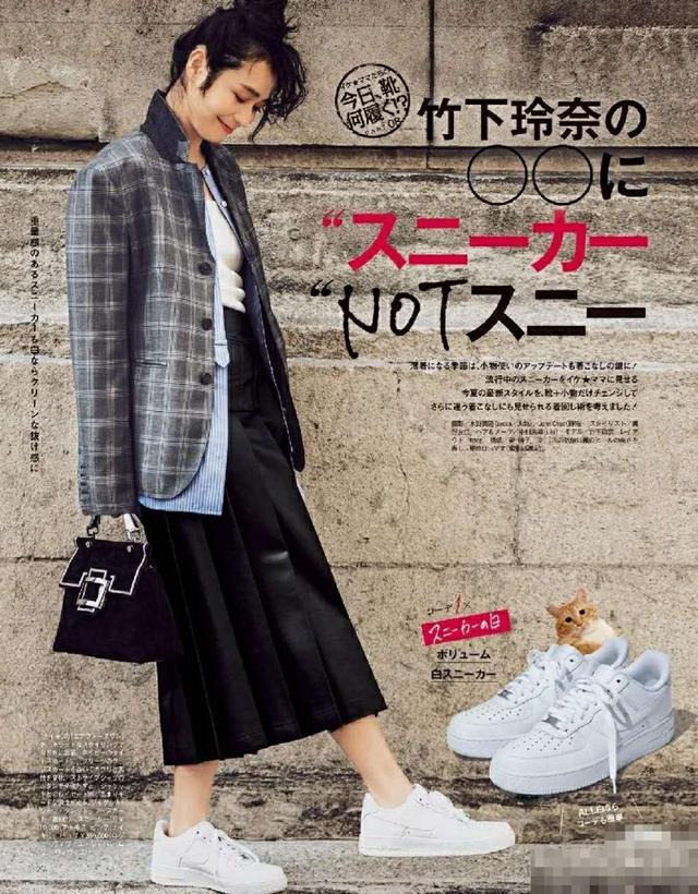 女士小白鞋的正确穿搭视频,小白鞋女如何搭配好看图