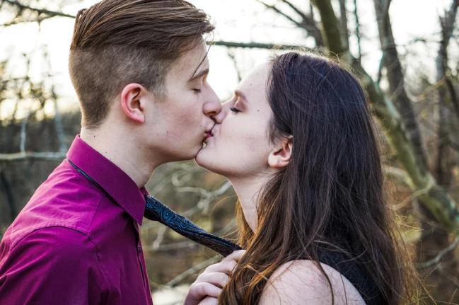 别说话吻我翻译英语,闭嘴吻我